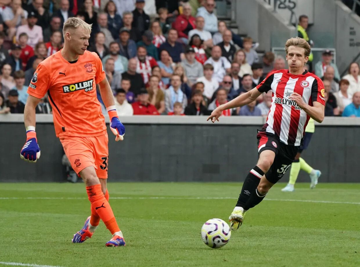 Before hanging up his gloves Aaron Ramsdale dreamed of scoring goals