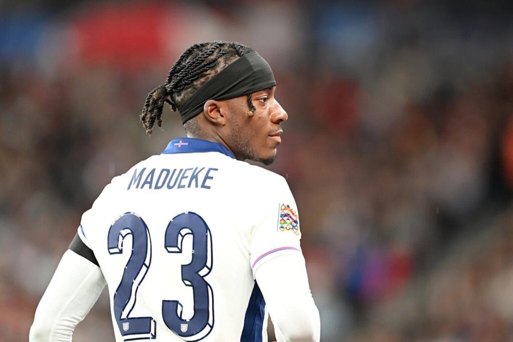 Rio urges Arsenal fans not to rush to judgement
